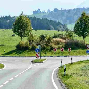 Ongeluk door obstakel op de weg