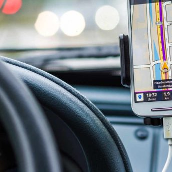Smartphone gebruik in het verkeer, appen achter het stuur