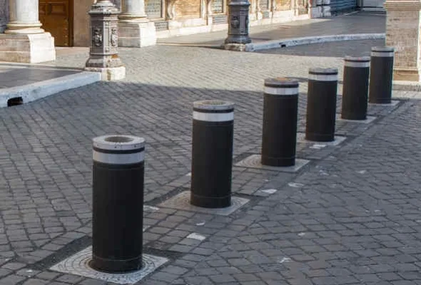 aanrijding zakpaal, schadevergoeding zakpaal, aanrijding poller, schadeclaim poller, gevaarlijke poller