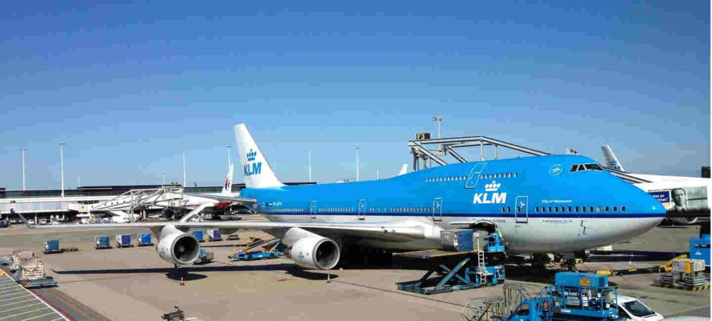 KLM medewerker gewond 
