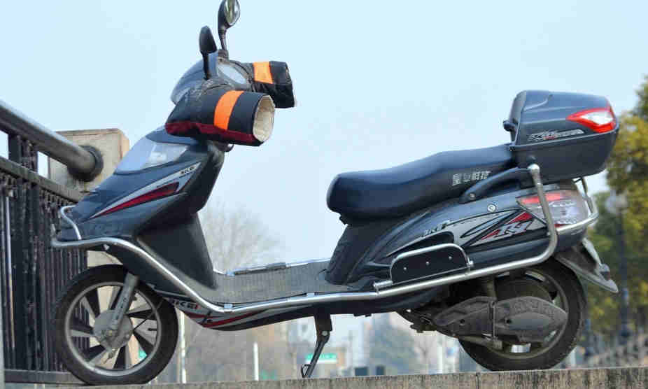 Aanrijding afslaande auto en motorscooter, Rechtbank Oost-Brabant 17 januari 2024, ECLI:NL:RBOBR:2024:129