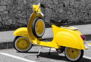 Letselschade passagier scooter, ongeval passagier bromfiets, schadeclaim passagier scooter, Rechtbank Gelderland 4 april 2024, ECLI:NL:RBGEL:2024:2222