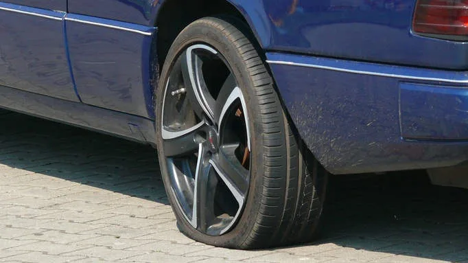 aanrijding door klapband, ongeluk klapband, klapbanden, ongeluk lekke band, aanrijding lekke band 