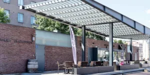 Luifel gebrekkig omdat deze niet mandragend is, Rechtbank Den Haag 1 mei 2025, ECLI:NL:RBDHA:2025:7938
