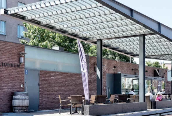 Luifel gebrekkig omdat deze niet mandragend is, Rechtbank Den Haag 1 mei 2025, ECLI:NL:RBDHA:2025:7938
