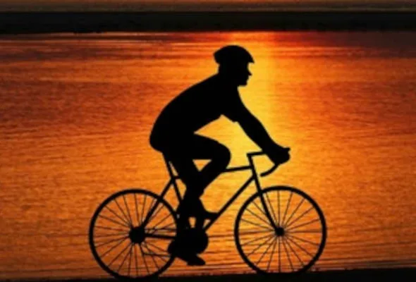 Botsing fietser en dronken scooterrijder zonder helm, Rechtbank Amsterdam 2 juli 2025, ECLI:NL:RBAMS:2025:4516