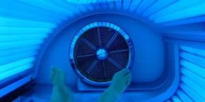 Rechtbank Den Haag 28 januari 2026, ECLI:NL:RBDHA:2026:4722, aansprakelijkheid zonnestudio, aansprakelijkheid zonnestudio voor brandwonden, brandwonden door zonnebank, bewijsvermoeden