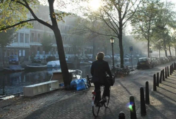 Elektrische bakfiets fietst tegen het verkeer in, Rechtbank Noord-Holland 26 februari 2026, ECLI:NL:RBNHO:2026:2393, elektrische bakfiets aanrijding, gewicht elektrische bakfiets