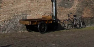 Rechtbank Gelderland 3 april 2026, ECLI:NL:RBGEL:2026:5326, Ongeval door niet werkende remmen bakfiets, remmen bakfiets, mechanische schijfremmen bakfiets