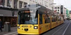 Fietser valt tegen passerende tram, Rechtbank Amsterdam 15 juli 2026, ECLI:NL:RBAMS:2026:9256